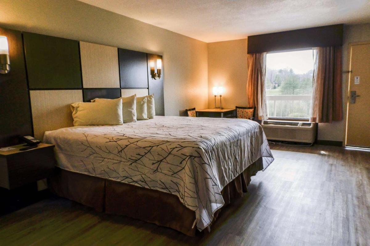 Best Western Cades Cove Inn - image 2