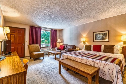 Highland Manor Inn - image 10