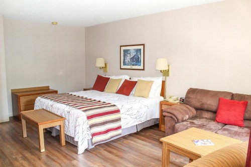 Highland Manor Inn - image 13