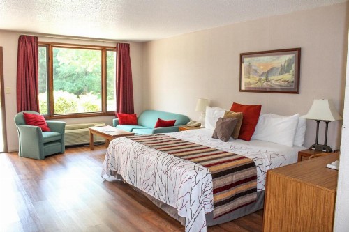 Highland Manor Inn - image 28