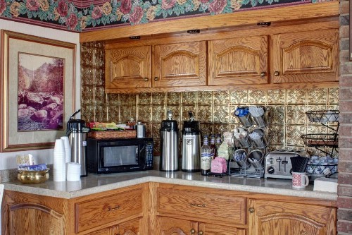 Highland Manor Inn - image 32