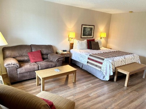 Highland Manor Inn - image 8