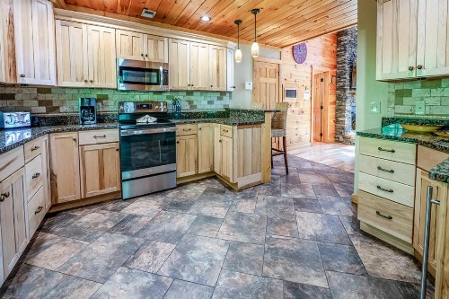 Bearmont Lodge Cabin - image 10