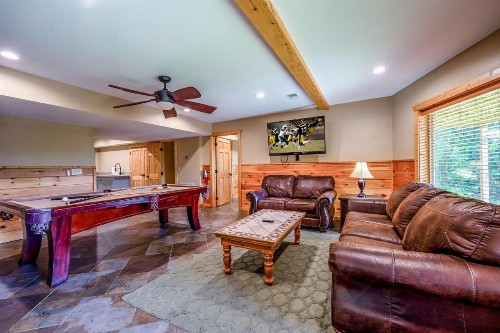 Bearmont Lodge Cabin - image 18