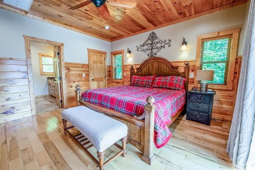 Bearmont Lodge Cabin - image 26