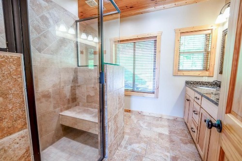 Bearmont Lodge Cabin - image 27