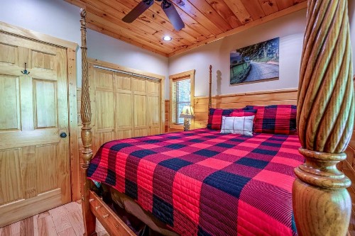 Bearmont Lodge Cabin - image 32