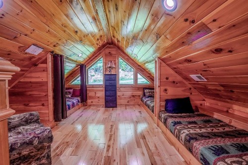Bearmont Lodge Cabin - image 36