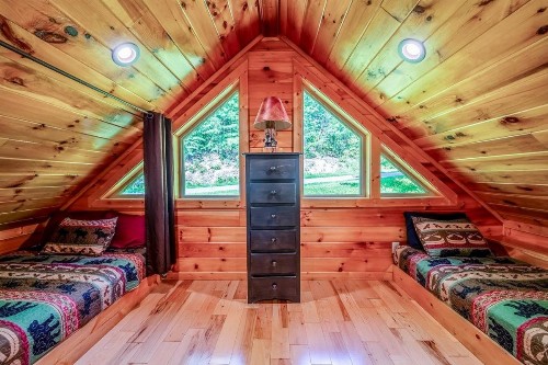 Bearmont Lodge Cabin - image 37