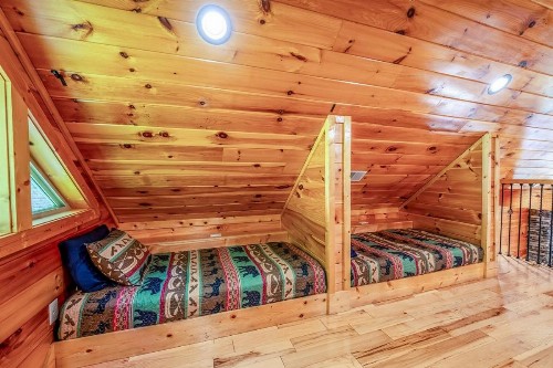 Bearmont Lodge Cabin - image 39