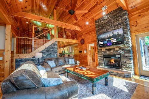Bearmont Lodge Cabin - image 8