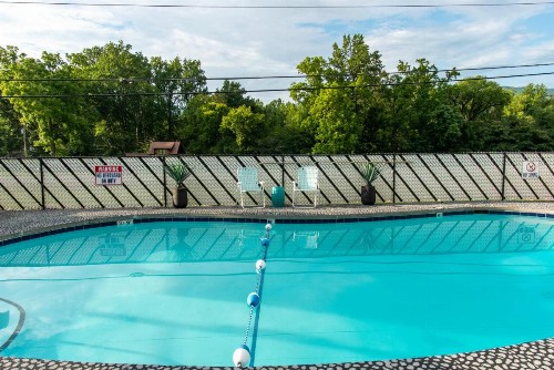 Townsend River Breeze Inn - image 3