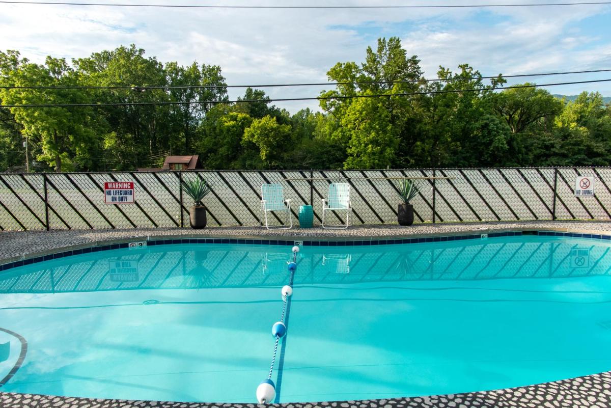 Townsend River Breeze Inn - image 3