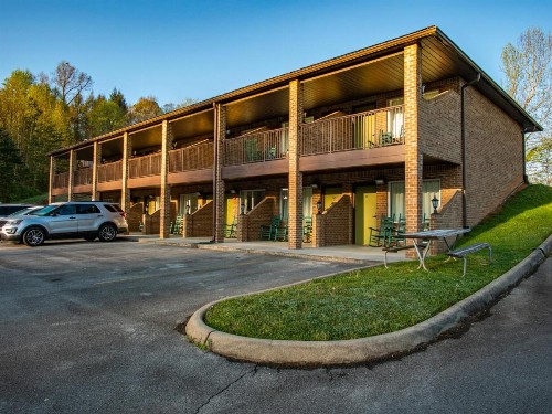 Townsend River Breeze Inn - image 38