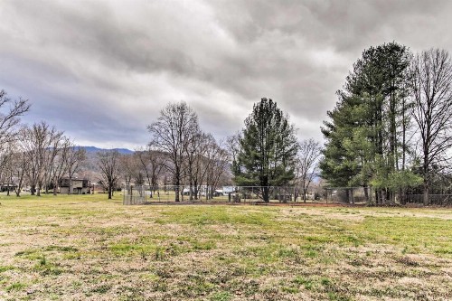Riverfront Condo Less Than 2 Miles From the National Park!