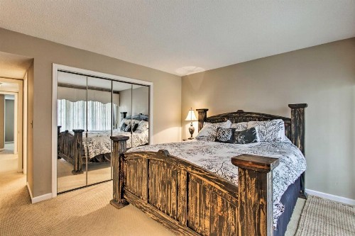 Riverfront Condo Less Than 2 Miles From the National Park! - image 10