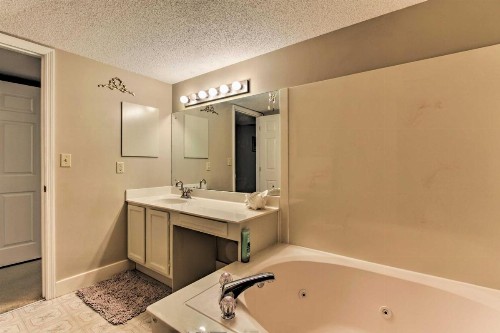 Riverfront Condo Less Than 2 Miles From the National Park! - image 12