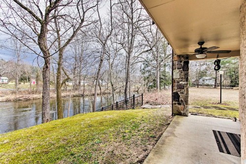 Riverfront Condo Less Than 2 Miles From the National Park! - image 7