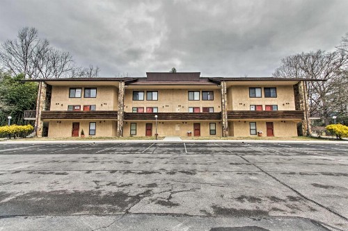 Riverfront Condo Less Than 2 Miles From the National Park! - image 8