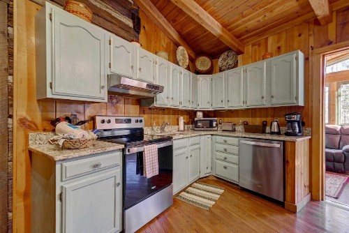 Cozy Log Cabin 6 Mi to Great Smoky Mtns NP! - image 10