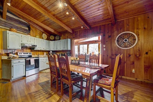 Cozy Log Cabin 6 Mi to Great Smoky Mtns NP! - image 9