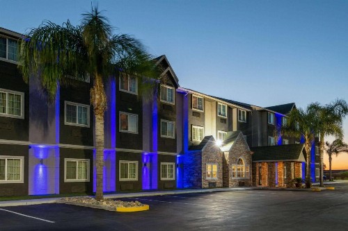 Microtel Inn & Suites by Wyndham Tracy - image 16
