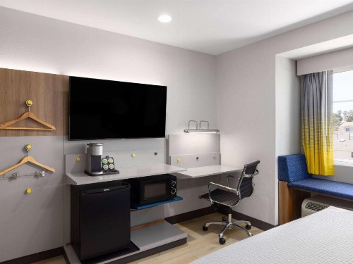 Microtel Inn & Suites by Wyndham Tracy - image 20