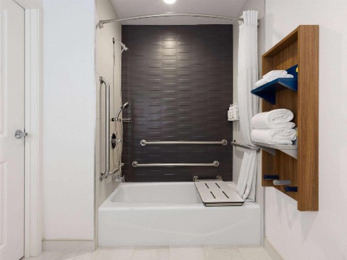Microtel Inn & Suites by Wyndham Tracy - image 22