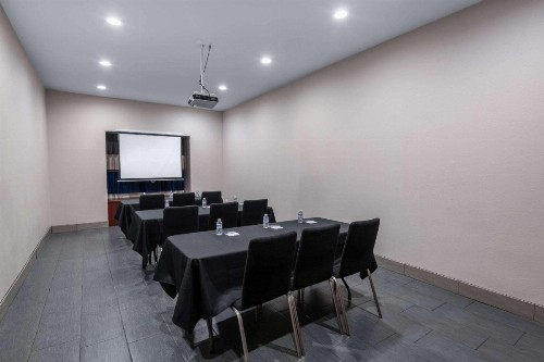 Microtel Inn & Suites by Wyndham Tracy - image 23