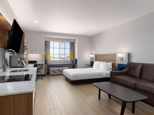 Microtel Inn & Suites by Wyndham Tracy - image 26