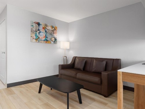 Microtel Inn & Suites by Wyndham Tracy - image 32