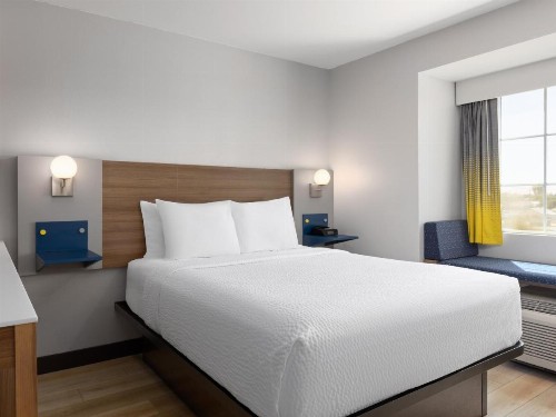 Microtel Inn & Suites by Wyndham Tracy - image 33