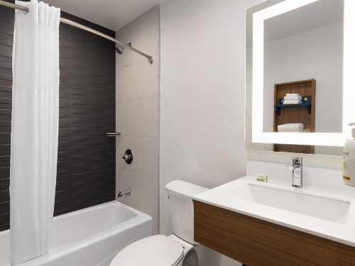 Microtel Inn & Suites by Wyndham Tracy - image 36