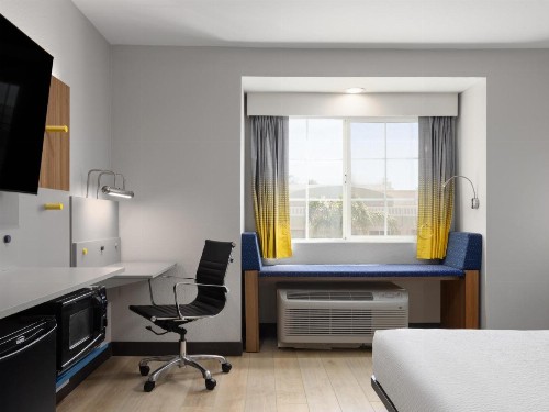Microtel Inn & Suites by Wyndham Tracy - image 39