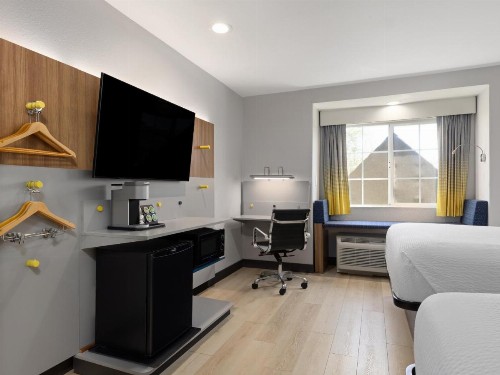 Microtel Inn & Suites by Wyndham Tracy - image 40