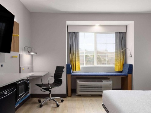 Microtel Inn & Suites by Wyndham Tracy - image 43