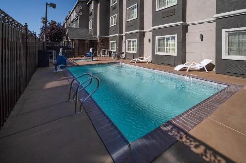Microtel Inn & Suites by Wyndham Tracy - image 46