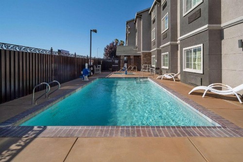 Microtel Inn & Suites by Wyndham Tracy - image 6