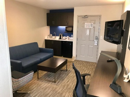 Holiday Inn Express & Suites Tracy an IHG Hotel - image 11