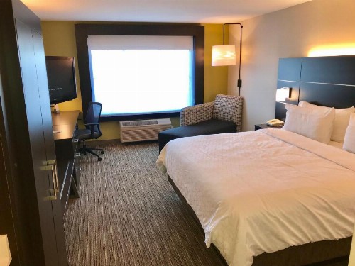 Holiday Inn Express & Suites Tracy an IHG Hotel - image 7
