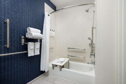 Fairfield Inn by Marriott Tracy - image 17