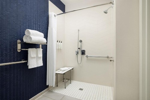 Fairfield Inn by Marriott Tracy - image 18