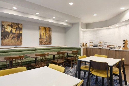 Fairfield Inn by Marriott Tracy - image 19