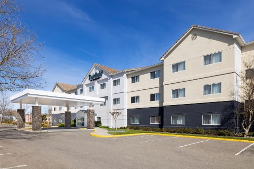 Fairfield Inn by Marriott Tracy - image 2