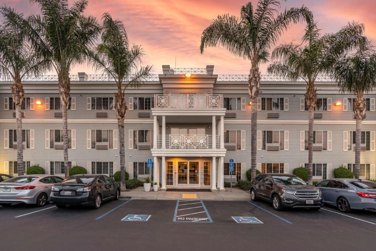 Best Western Luxury Inn - main image