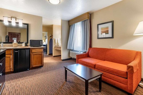 Best Western Luxury Inn - image 5