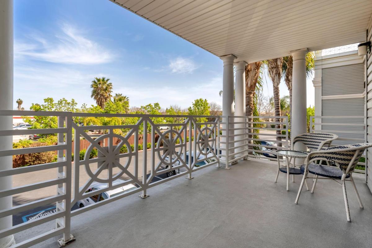Best Western Luxury Inn - image 2