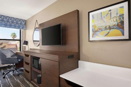 Hampton Inn Tracy - image 13