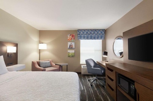 Hampton Inn Tracy - image 20