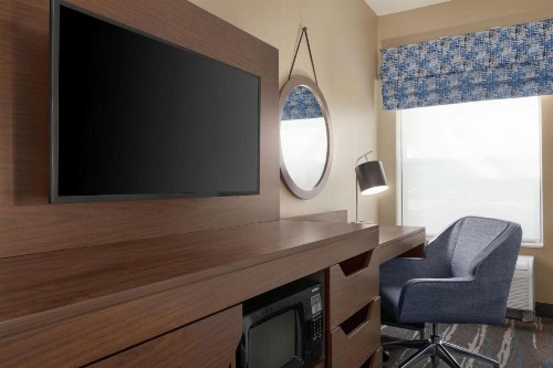 Hampton Inn Tracy - image 21